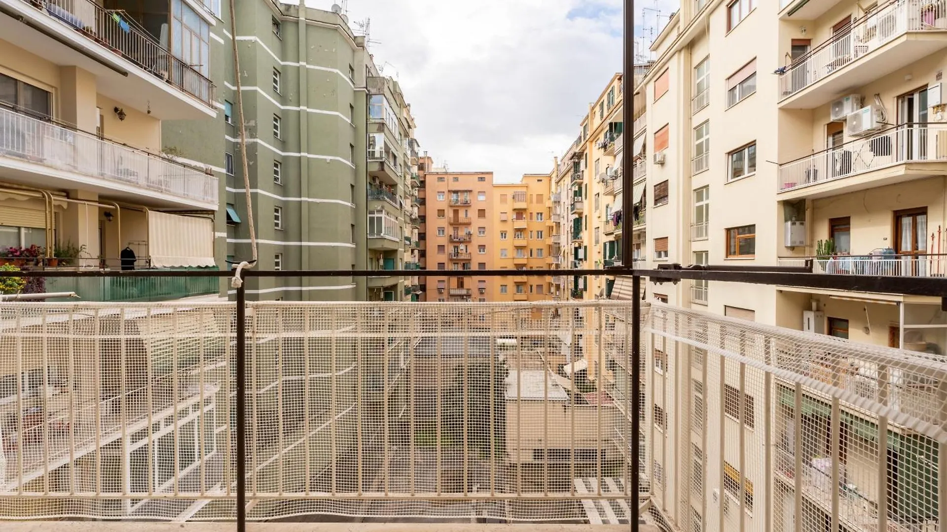 Apartment Furio Family Flat, A Few Steps From Metro A Stop Italy