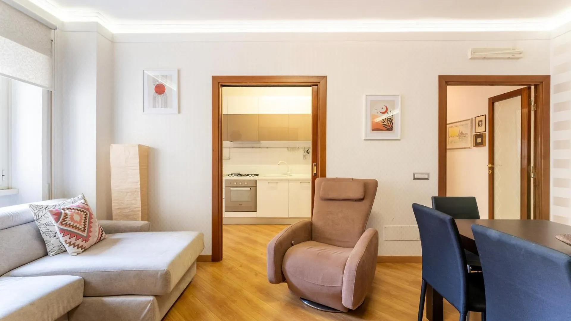 Apartment Furio Family Flat, A Few Steps From Metro A Stop